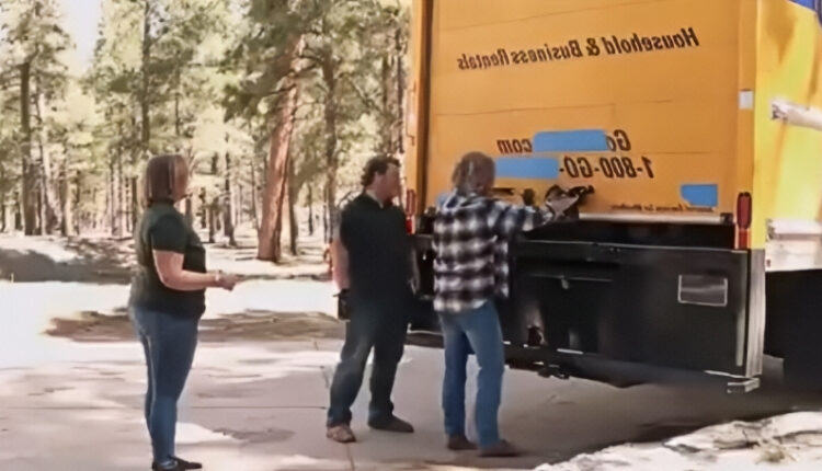 Kody Brown Loads Up The U-Haul – Sister Wives – TLC
