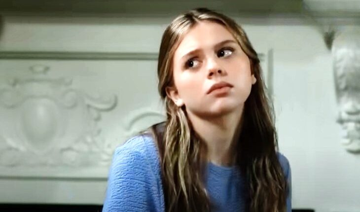 Charlotte Cassadine (Scarlett Fernandez)