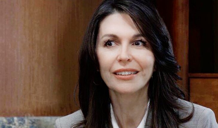 Anna Devane (Finola Hughes)