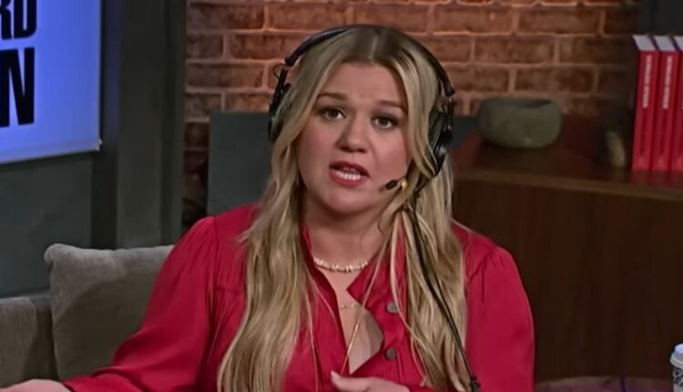 Kelly Clarkson – The Howard Stern Show – YouTube