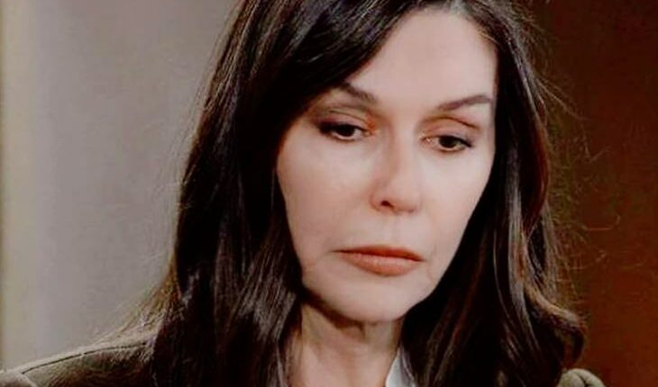 Anna Devane (Finola Hughes)